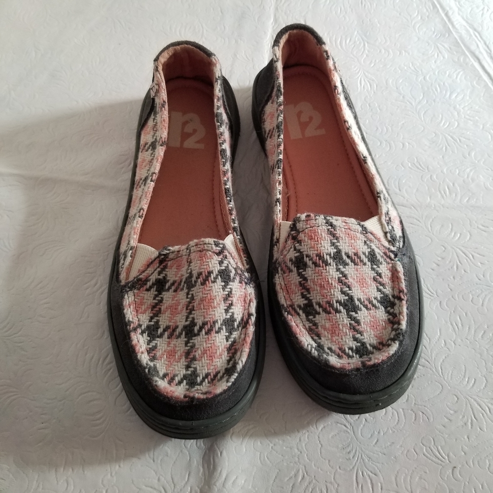 R2 Allison Gray and Pink Houndstooth Slip Ons